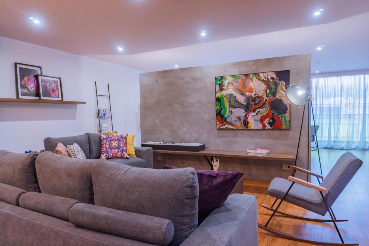 Hotel V1501 Pasto Ngoại thất bức ảnh A living room with a concrete wall